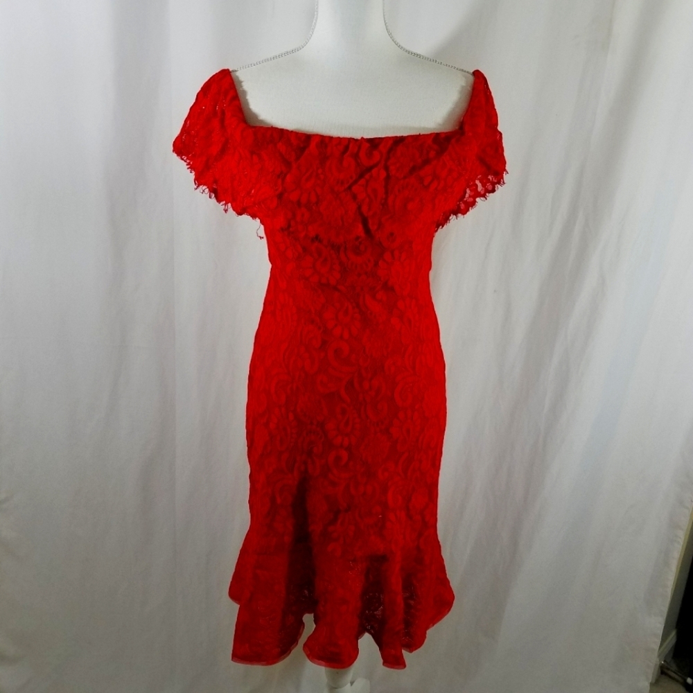BCBG MaxAzria Dress Size 6 Red Lace Off the Shoulder
